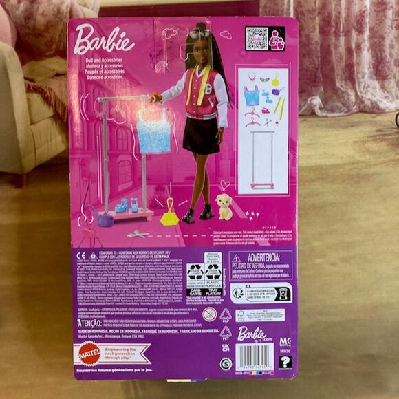 Mattel Barbie Brooklyn On-Set Stylist w/Garmet Rack, Dog HNK96 (2023) NRFB - Picture 4 of 5